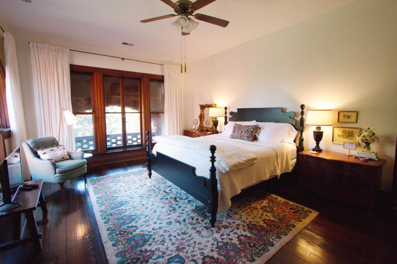 Louisville Bourbon Inn الغرفة الصورة
